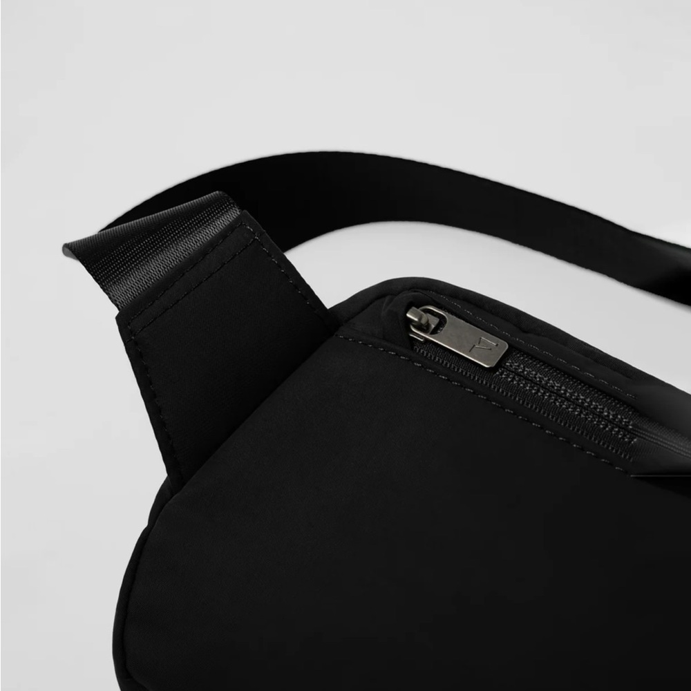 Vuori Belt Bag - All Around Hip Pack - Picture 3 of 9